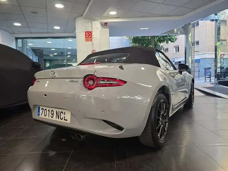 Usado Mazda MX5 Homura-Line 132 CV (97 kW) 2025 Blanco Descapotable