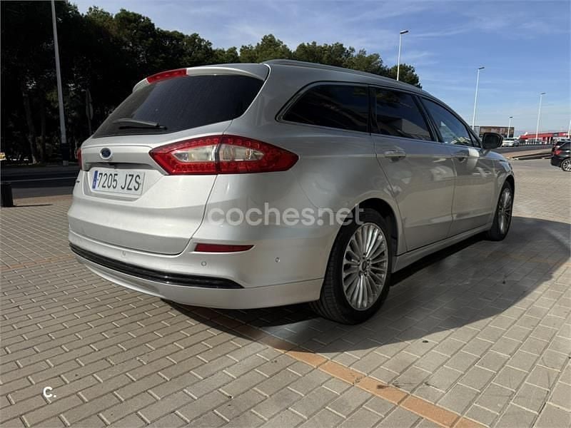 Usado Ford Mondeo Titanium 150 CV (110 kW) 2017 Gris / plata Familiar
