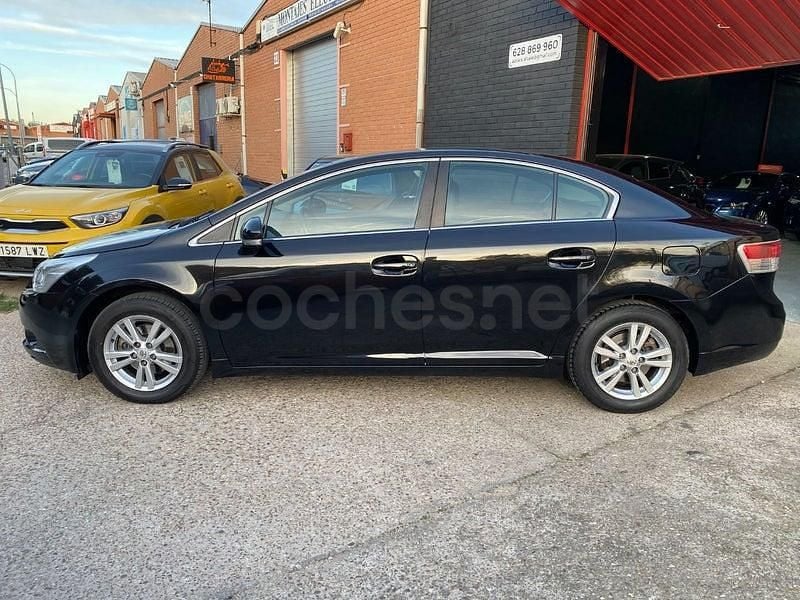 Usado Toyota Avensis Sol 129 CV (94 kW) 2010 Negro Berlina