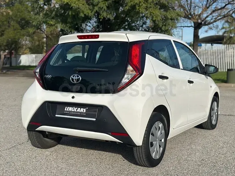 Usado Toyota Aygo X-cite 72 CV (52 kW) 2020 Blanco Utilitario