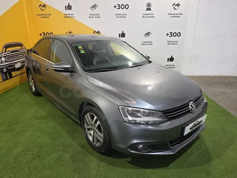 Usado VW Jetta Sport 105 CV (77 kW) 2011 Gris / plata Berlina
