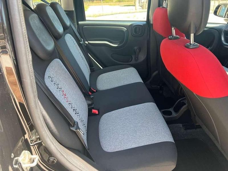 Usado Fiat Panda Easy 69 HP (50 kW) 2018 Preto Citadino