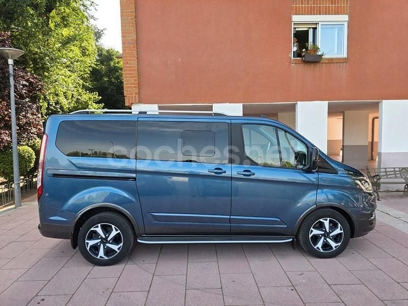 Usado Ford Tourneo Active 185 CV (136 kW) 2021 Gris / plata Monovolumen