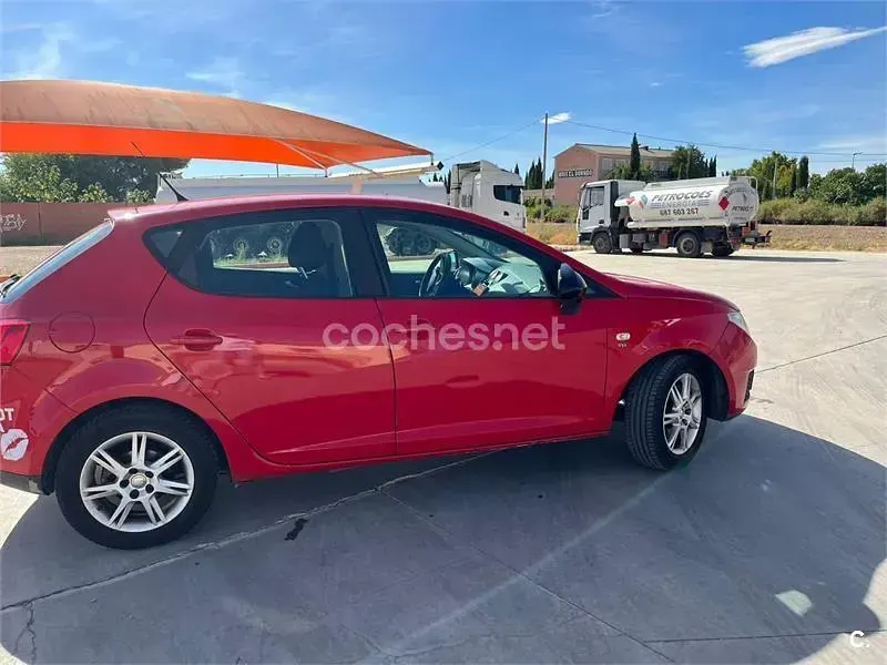 Usado Seat Ibiza Stylance 105 CV (77 kW) 2009 Rojo Berlina