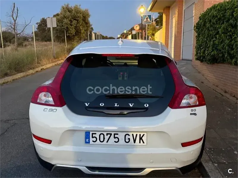 Usado Volvo C30 Momentum 109 CV (80 kW) 2010 Blanco Utilitario