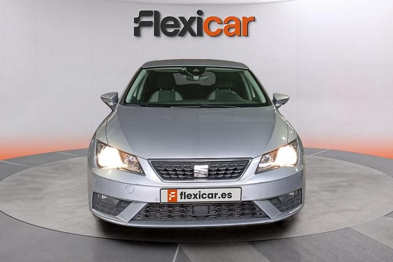 Usado Seat Leon Style 130 CV (95 kW) 2020 Gris Berlina