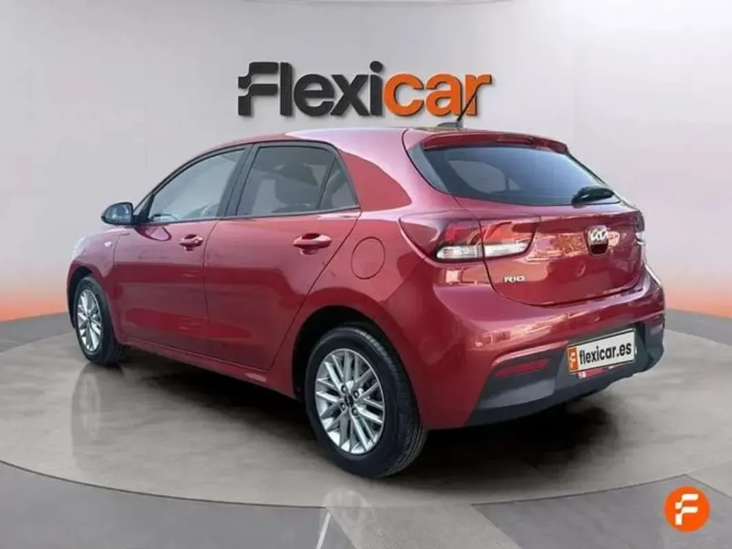 Usado Kia Rio 84 CV (61 kW) 2023 Burdeos Utilitario