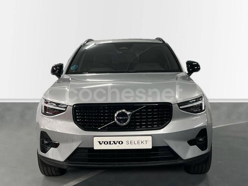 Usado Volvo XC40 Plus 163 CV (119 kW) 2025 Gris / plata SUV
