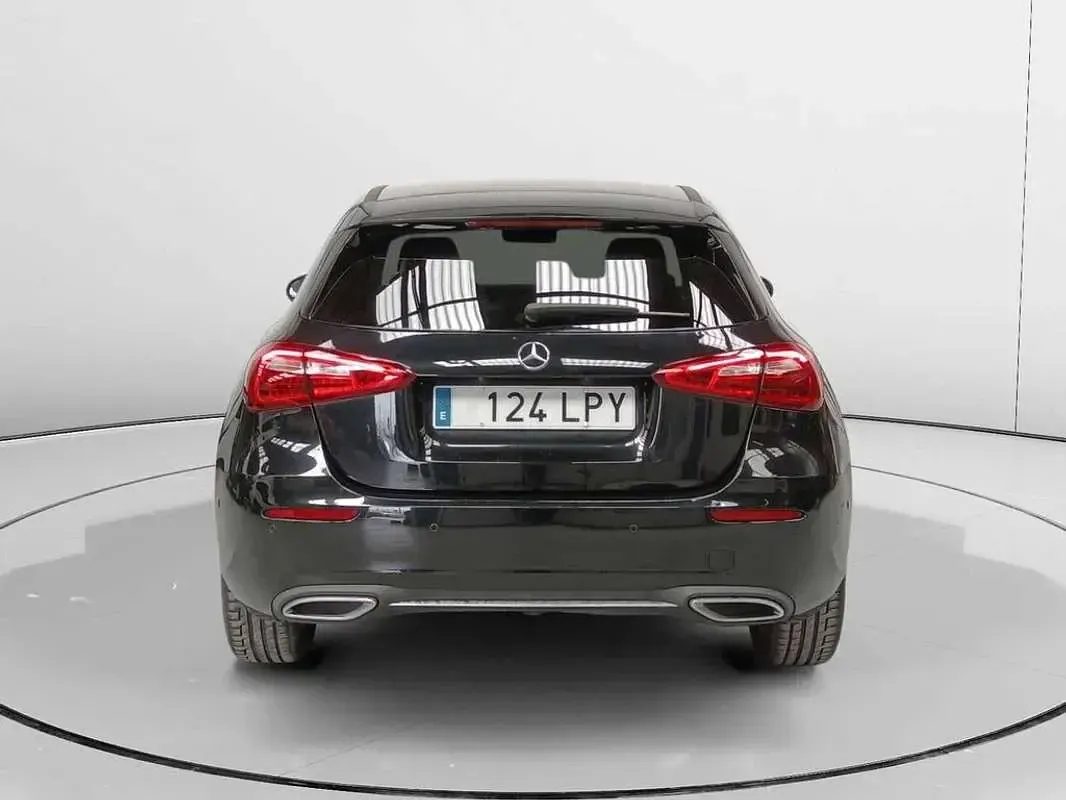 Usado Mercedes A180 116 CV (85 kW) 2020 Negro Utilitario