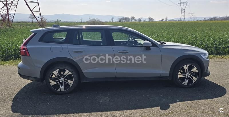 Usado Volvo V60 CC Ultimate 197 CV (144 kW) 2023 Gris / plata Familiar