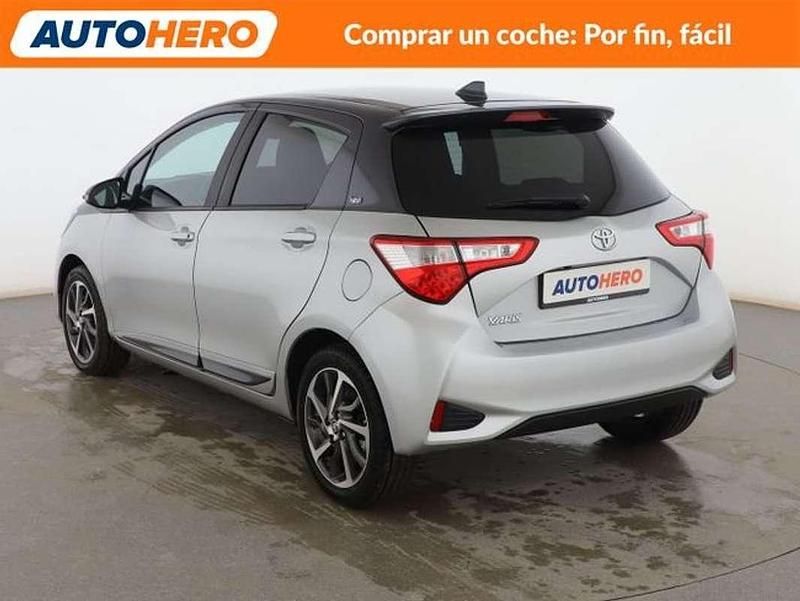 Usado Toyota Yaris Active 110 CV (80 kW) 2019 Gris Berlina