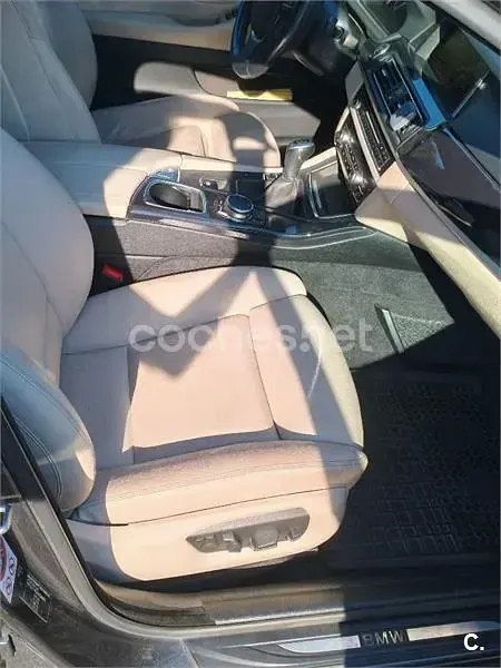 Usado BMW 518 Luxury Line 150 CV (110 kW) 2016 Gris / plata Berlina