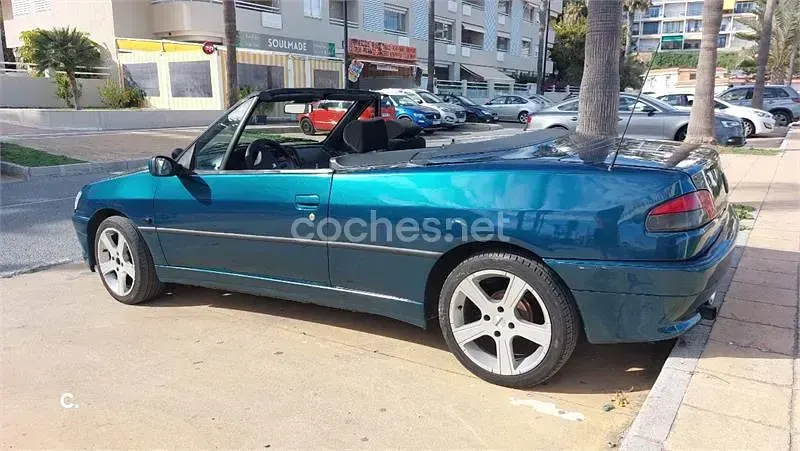 Usado Peugeot 306 Cabriolet 90 CV (66 kW) 1999 Verde Descapotable