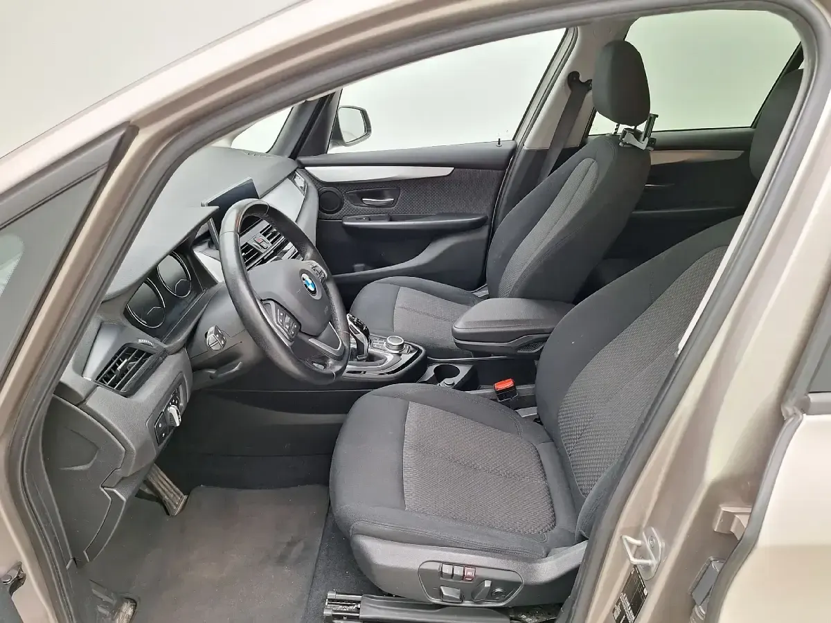 Usado BMW 218 150 CV (110 kW) 2021 Gris Familiar