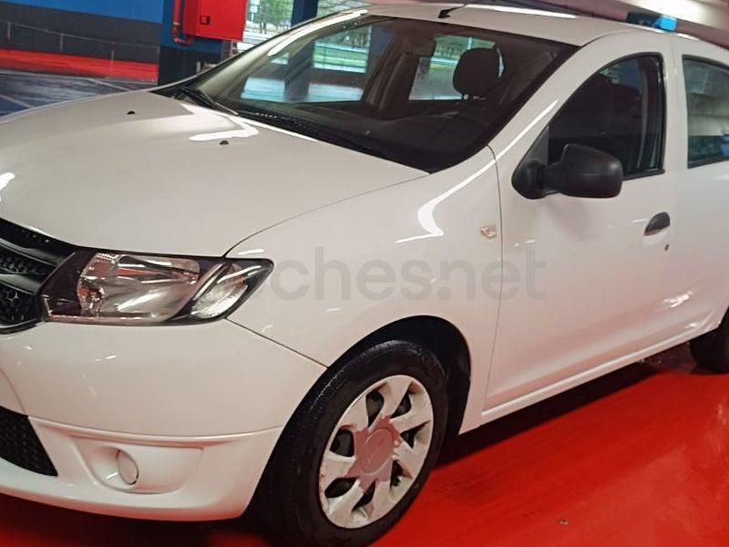Usado Dacia Logan Ambiance 75 CV (55 kW) 2013 Blanco Berlina