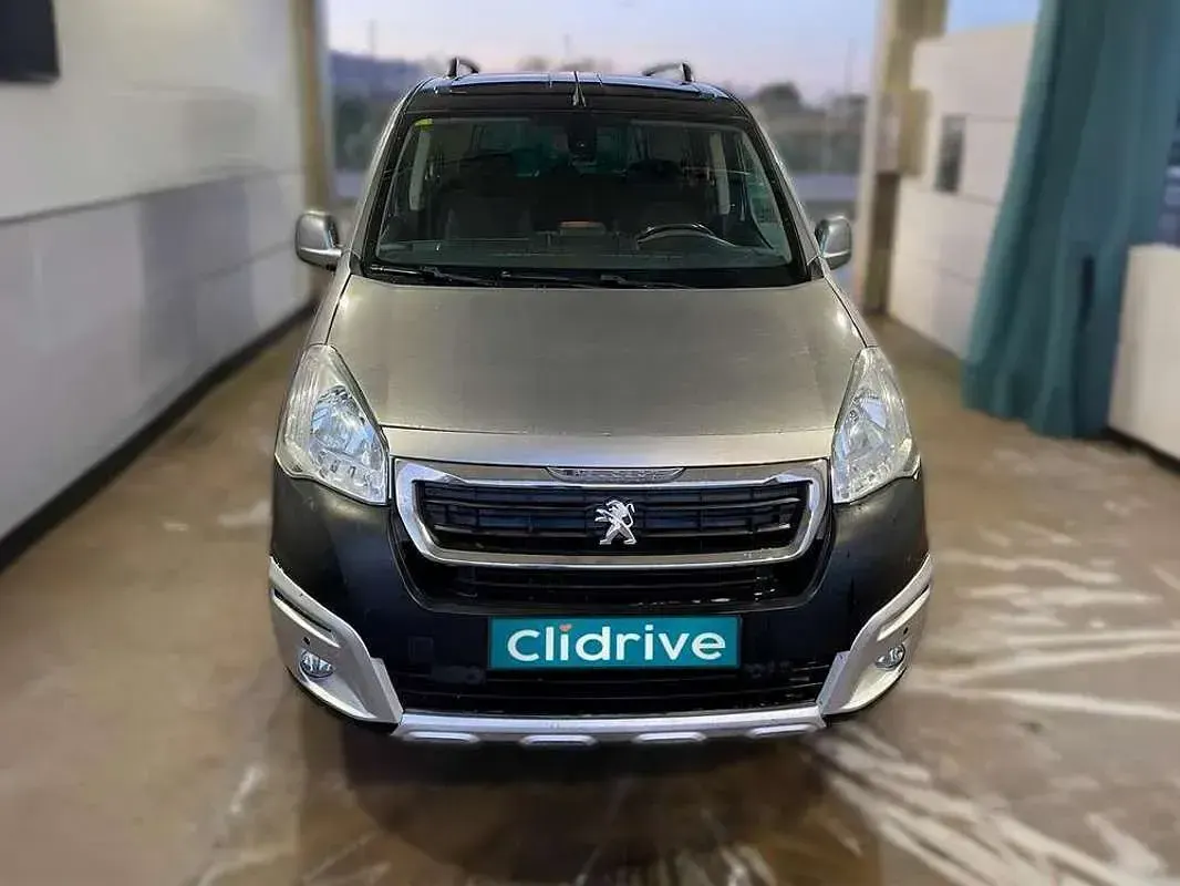 Usado Peugeot TePee Outdoor 120 CV (88 kW) 2016 Gris Van
