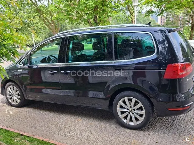 Usado VW Sharan Sport 140 CV (102 kW) 2014 Negro Monovolumen