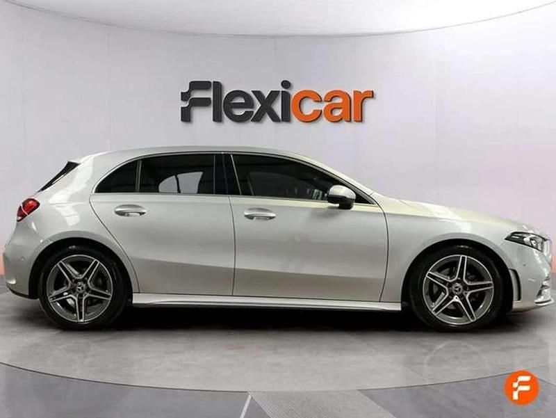 Usado Mercedes A180 116 CV (85 kW) 2021 Gris Utilitario