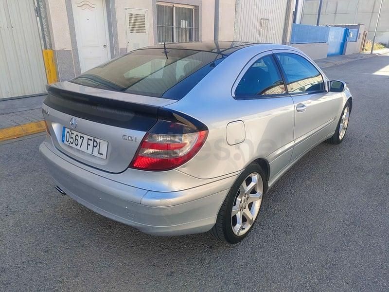 Usado Mercedes C200 Sport Edition 122 CV (89 kW) 2007 Gris / plata Berlina