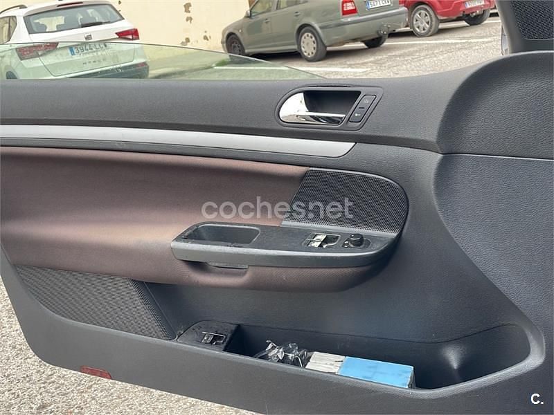 Usado VW Golf IV Highline 105 CV (77 kW) 2003 Negro Berlina