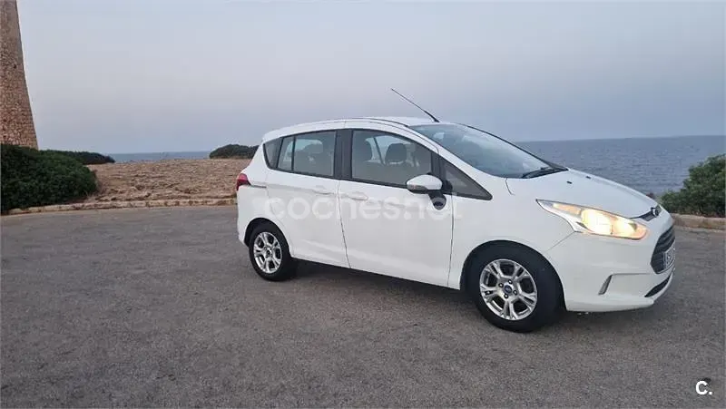 Usado Ford B-MAX Titanium 100 CV (73 kW) 2013 Blanco Monovolumen