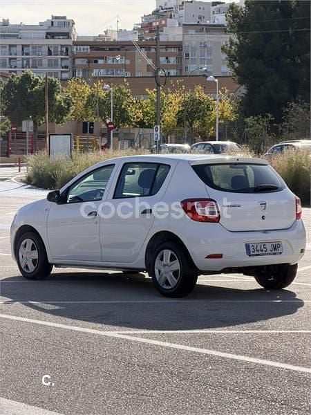 Usado Dacia Sandero Ambiance 75 CV (55 kW) 2016 Blanco Berlina