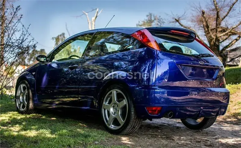 Usado Ford Focus RS 220 CV (161 kW) 2003 Azul Berlina