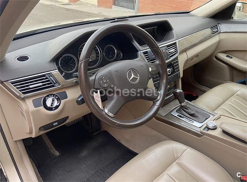 Usado Mercedes E220 Elegance 170 CV (125 kW) 2009 Beige Berlina