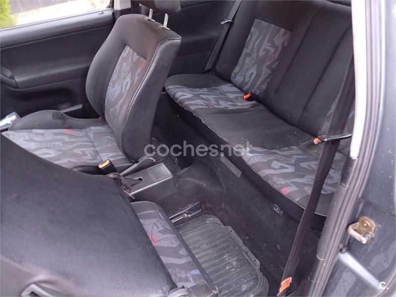 Usado VW Golf III GT 100 CV (73 kW) 1997 Gris / plata Berlina