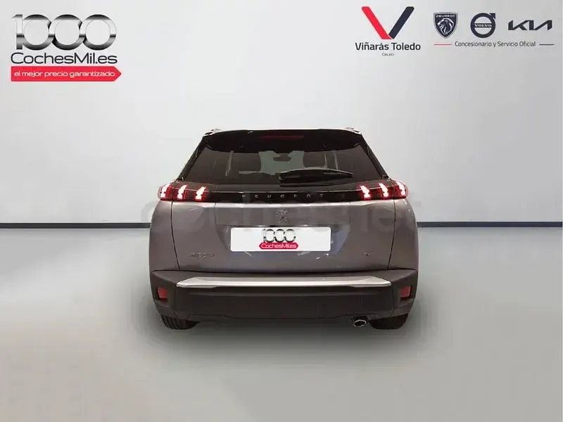 Usado Peugeot 2008 GT 130 CV (95 kW) 2023 Gris / plata SUV
