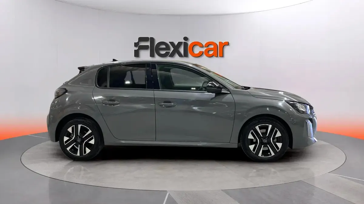 Usado Peugeot 208 Allure 101 CV (74 kW) 2025 Gris Utilitario