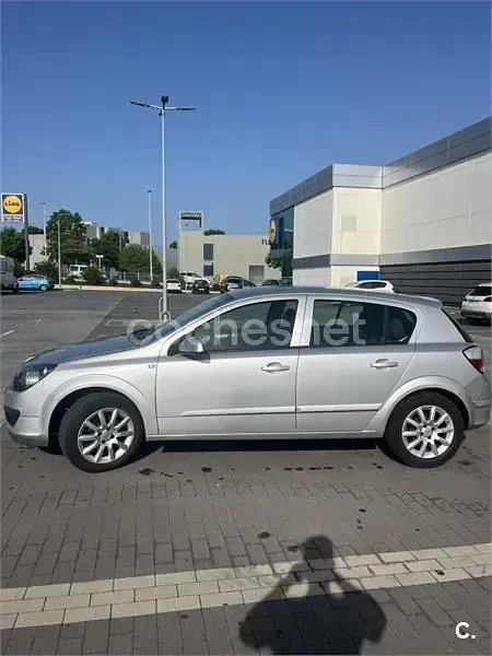 Usado Opel Astra Enjoy 105 CV (77 kW) 2006 Gris / plata Berlina