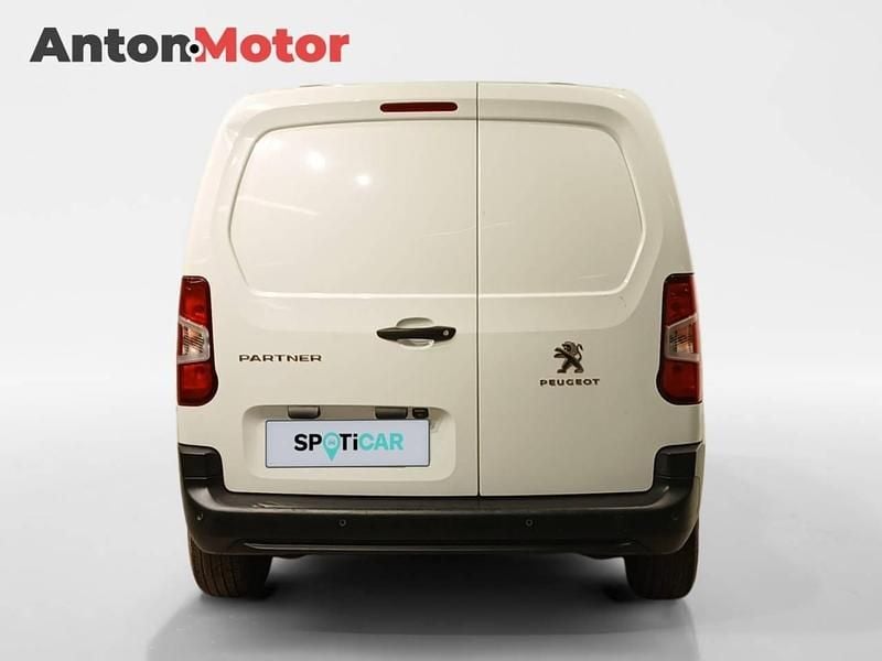 Käytetty Peugeot Partner Premium 129 HP (94 kW) 2020 Valkoinen Tila-auto