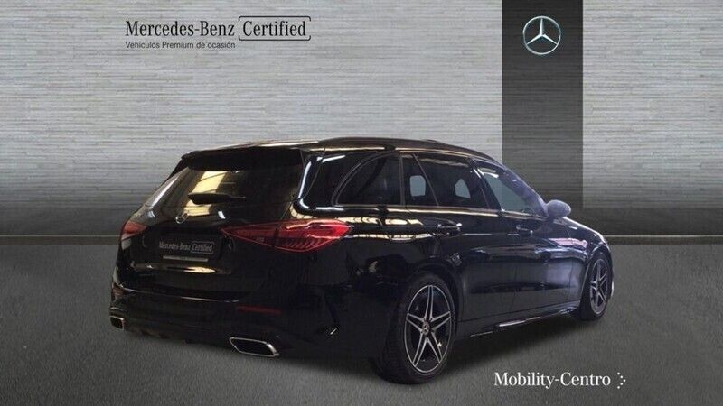 Usado Mercedes C220 AMG line 220 CV (161 kW) 2024 Inval. black  nonmetallic color paint Familiar
