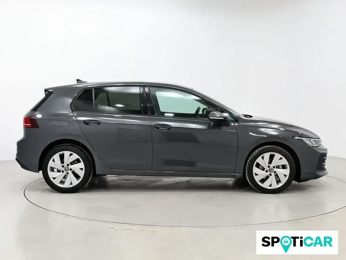 Usado VW Golf VIII 116 CV (85 kW) 2025 Gris Utilitario