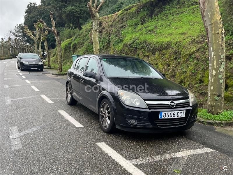 Usado Opel Astra Cosmo 150 CV (110 kW) 2004 Negro Berlina
