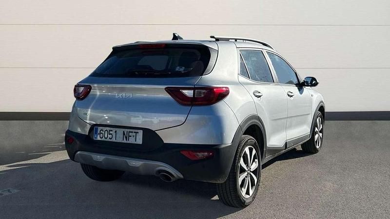 Usado Kia Stonic 101 CV (74 kW) 2025 Plateado SUV