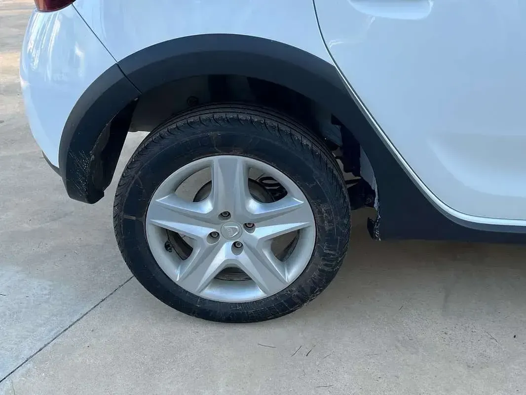 Usado Dacia Sandero Essentiel 90 CV (66 kW) 2014 Blanco Utilitario