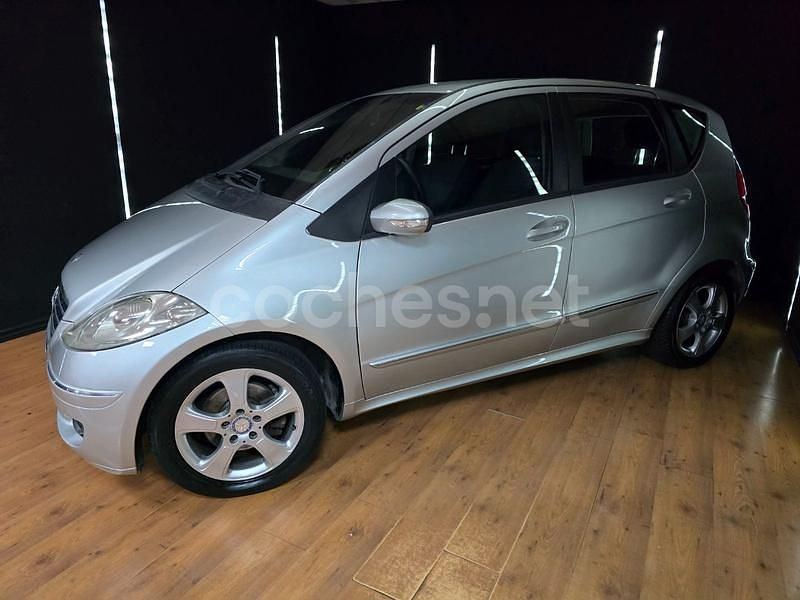 Usado Mercedes A180 Avantgarde 109 CV (80 kW) 2008 Gris / plata Monovolumen