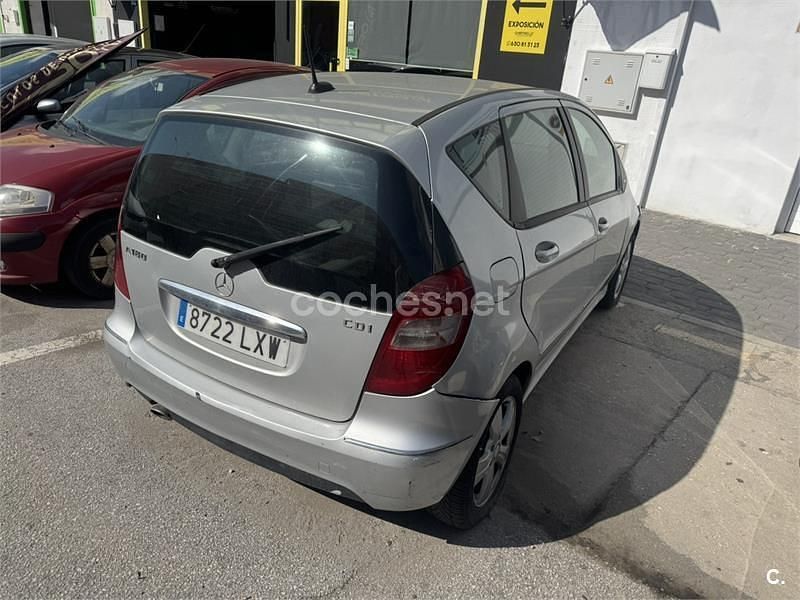 Usado Mercedes A180 Classic 109 CV (80 kW) 2009 Gris / plata Monovolumen