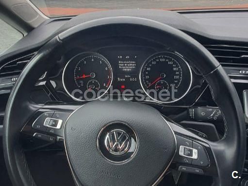 Usado VW Touran Advance 150 CV (110 kW) 2016 Gris / plata Monovolumen
