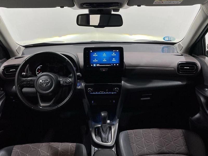 Usado Toyota Yaris Hybrid Style 116 CV (85 kW) 2023 Negro Recogida