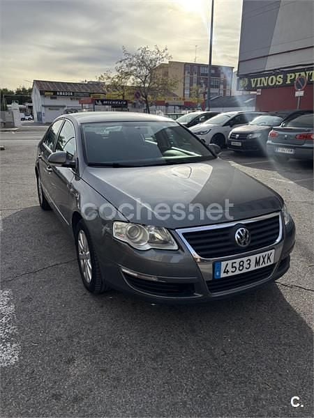 Beige Usado 2007 VW Passat Trendline Berlina | 4500 € (Precio justo) - Imagen 1/4