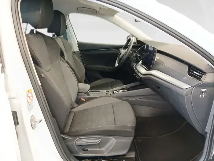 Usado Skoda Octavia Selection 150 CV (110 kW) 2025 Blanco