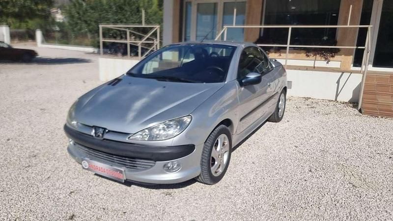 Usado Peugeot 206 109 CV (80 kW) 2002 Gris Descapotable
