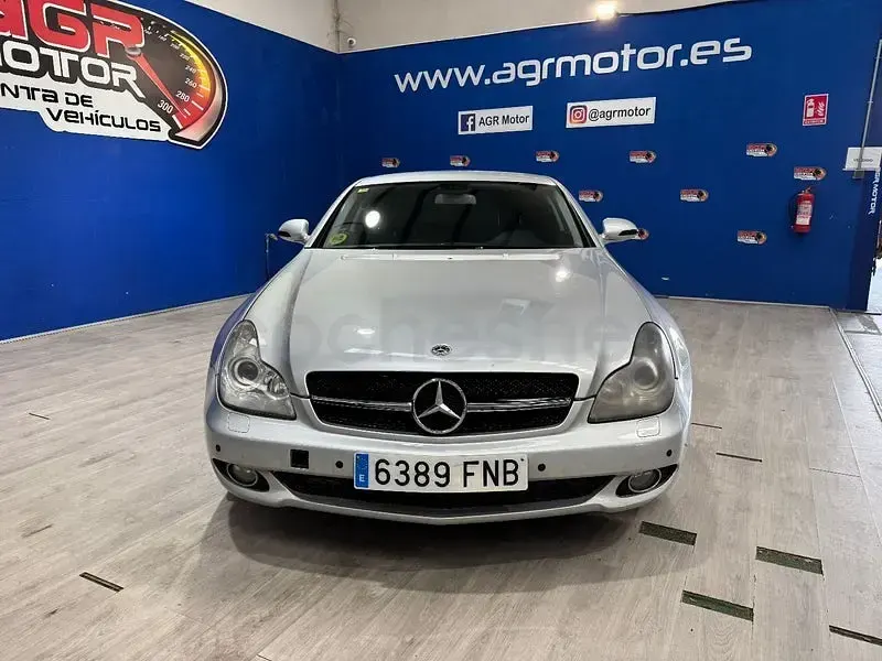 Usado Mercedes CLS320 224 CV (164 kW) 2007 Gris / plata Coupe