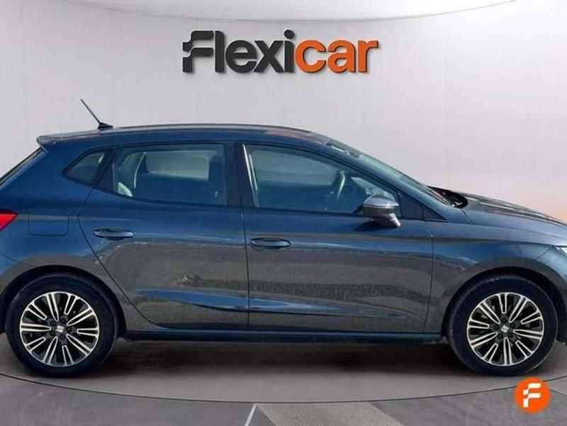 Usado Seat Ibiza Style 110 CV (80 kW) 2022 Gris Utilitario