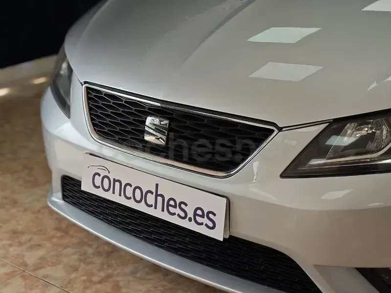 Usado Seat Leon Style 125 CV (91 kW) 2015 Gris / plata Berlina