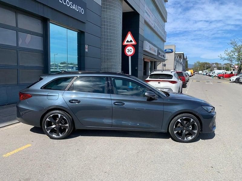 Usado Cupra Leon 150 CV (110 kW) 2024 Gris / plata Familiar