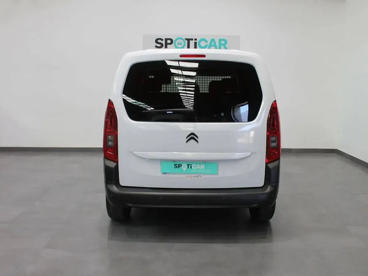 Usado Citroën Berlingo Business Class 102 CV (75 kW) 2023 Blanco Monovolumen